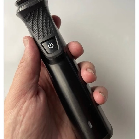 Philips Norelco Multigroom newest model 9000 black stainless steel MG9730/40 - Picture 3 of 11